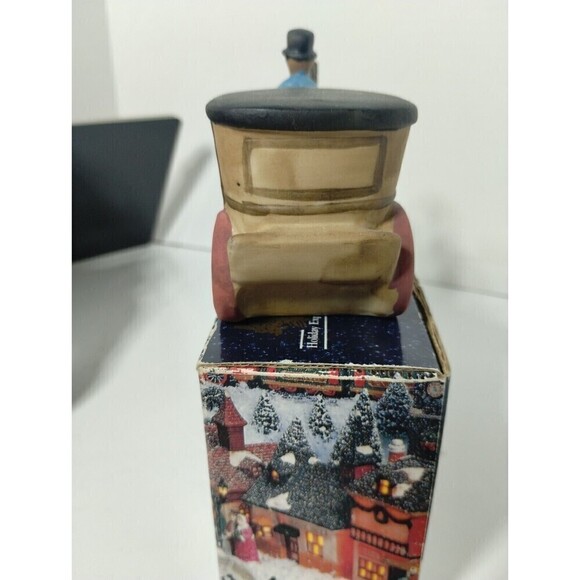 Dickens Collectables, Hand-Painted‎ Porcelain Carriage in Original Box - Picture 2 of 8